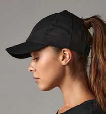 Gorra de poliéster de 6 paneles Beechfield Performance Ponytail Cap personalizada con logo
