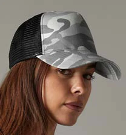 Gorra de poliéster de 6 paneles Beechfield Camo Snapback Trucker personalizada con logo